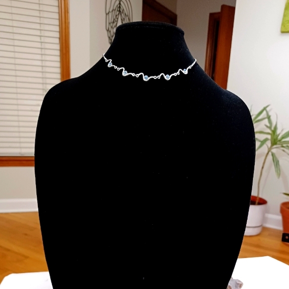 VINTAGE LOLA ROSE SILVER TONE NECKLACE - Picture 2 of 11